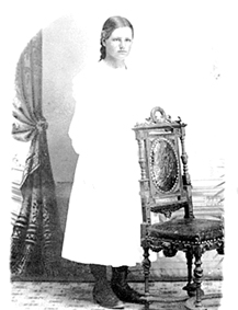 Anno Domkirkeodden, OLINE JOHANSEN FØDT: 1901 SOM KONFIRMANT, KJOLE, MITTRE ÅKERSHAGAN UNDER ÅKER