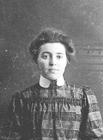 Anno Domkirkeodden, PORTRETT: KAROLINE PETTERSEN FØDT: 01. 07. 1884, SVEITSBAKKEN UNDER FARMEN