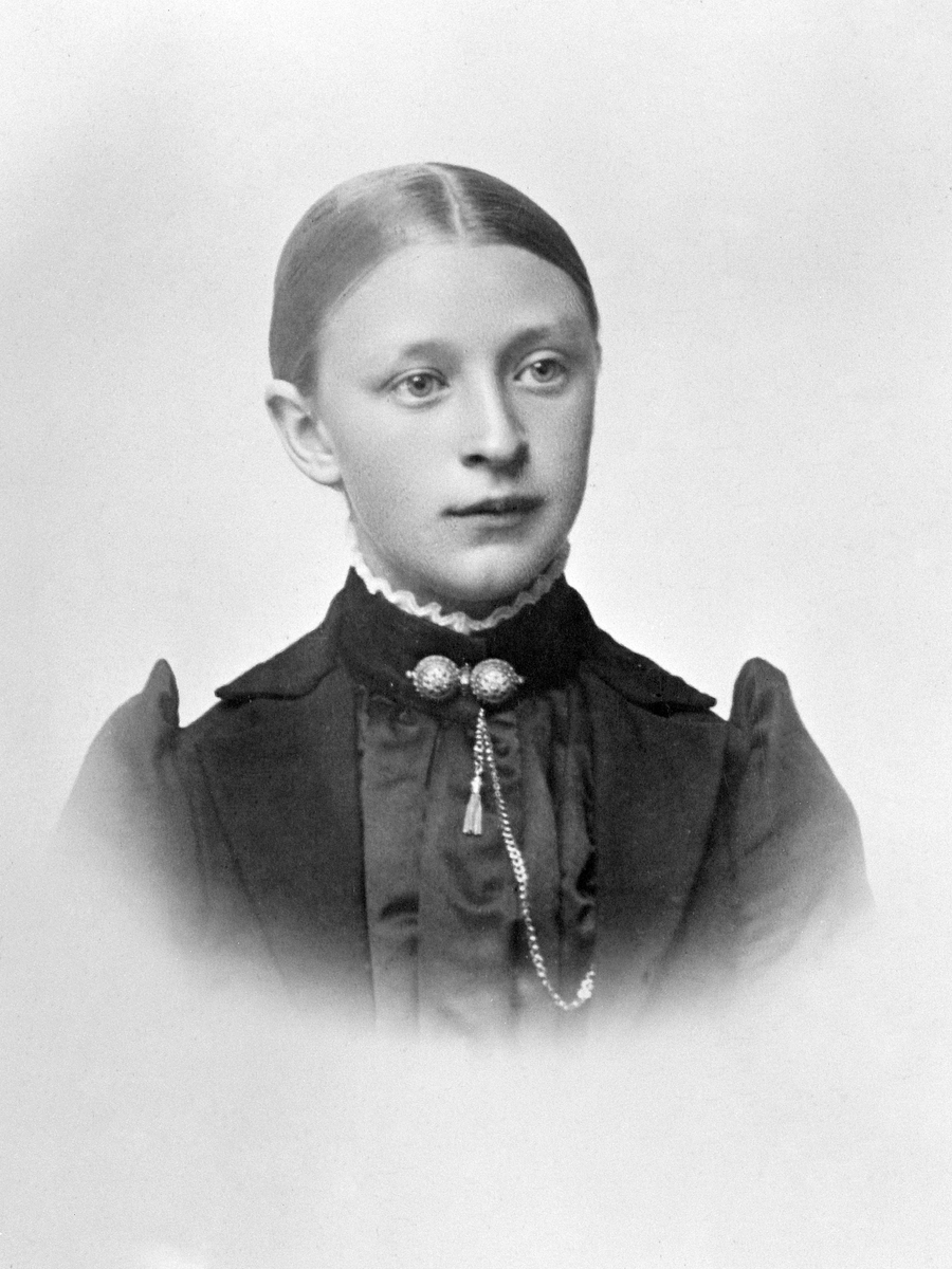 Anno Domkirkeodden, PORTRETT: OLINE HOMMELSTAD, HOMMELSTAD