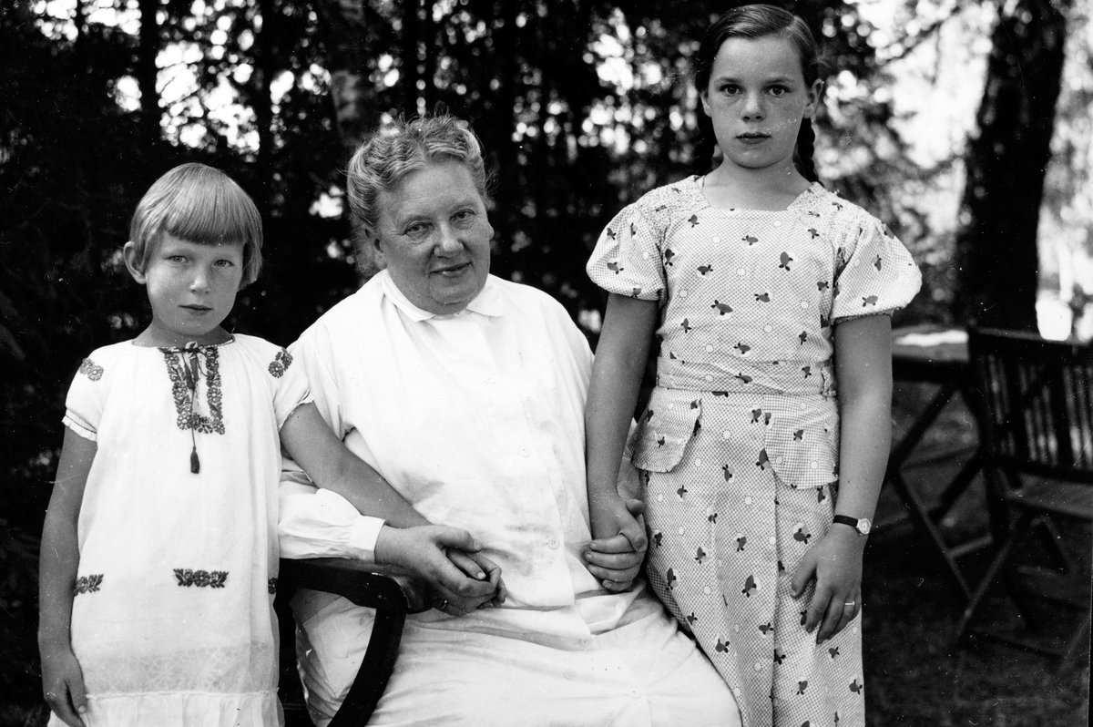 Anno Domkirkeodden, HENRIETTE ERKEN, HENRIETTE SCHØNBERG ERKEN, HENRIETTE ERKEN BUSTERUDWESTGAARD