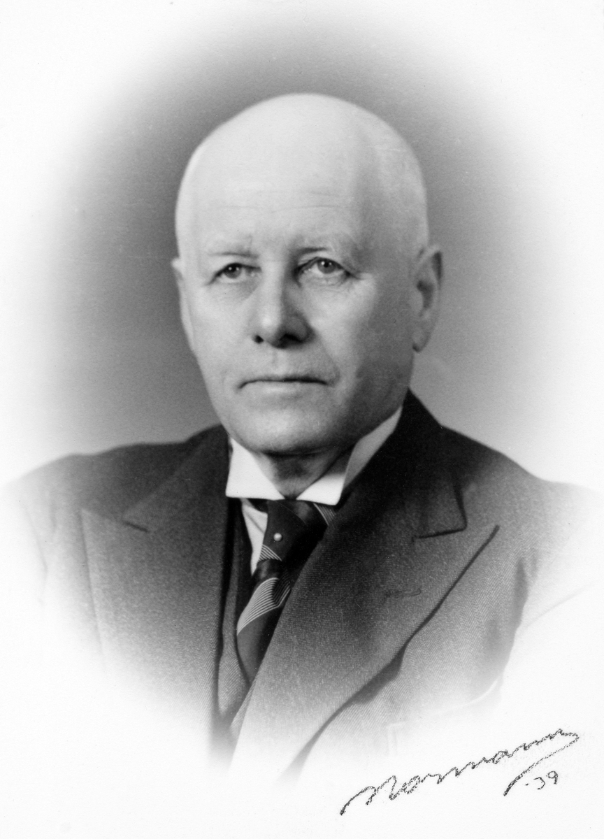 Anno Domkirkeodden, PORTRETT SOGNEPREST PETER LORENZ DE FERRY SMITH. SOKNEPREST I VANG 1936-1944