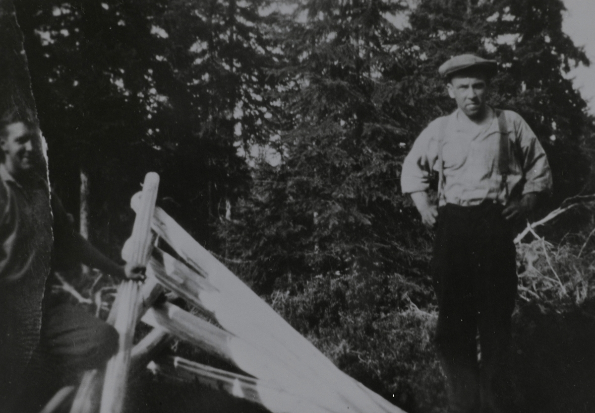 Anno Domkirkeodden, GR: 2 MENN POLMAR GRÅBERGET, ALFRED GRÅTEN, SKINNBARKET HUBB, LØTEN