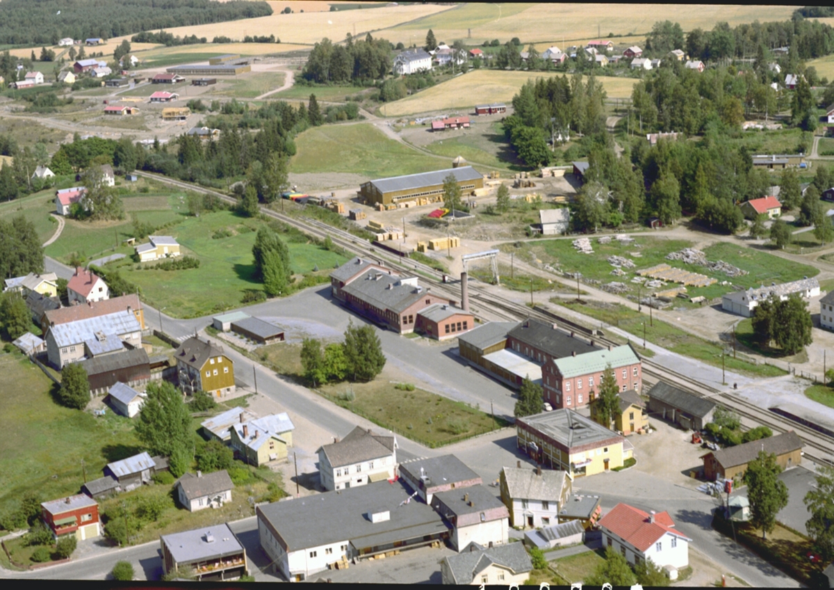 Widerøes Flyveselskap A/S, LØTEN SENTRUM. FLYFOTO.