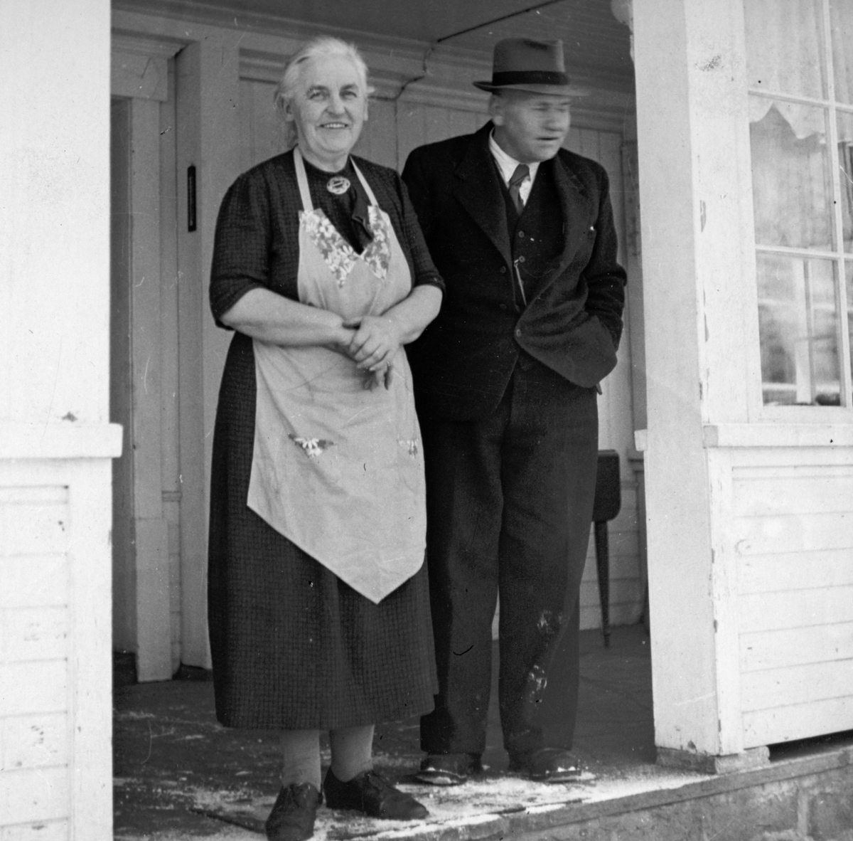 Anno Domkirkeodden, Dyri gard i Løten. Lisabet Svevad f. Rustad og Paul Svevad.