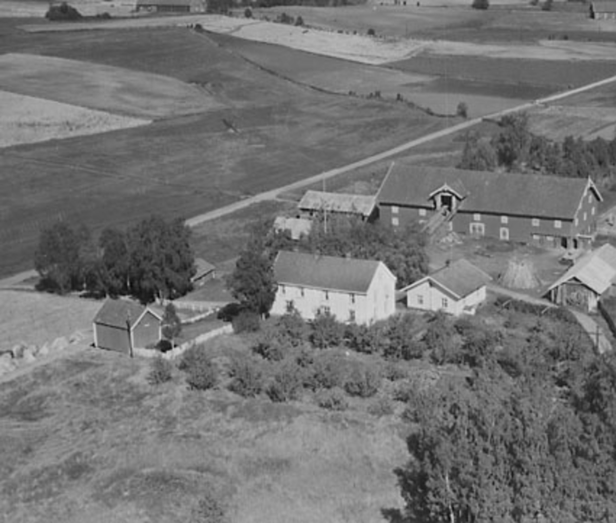 Widerøes Flyveselskap A/S, HOLTE GÅRD, FLYFOTO