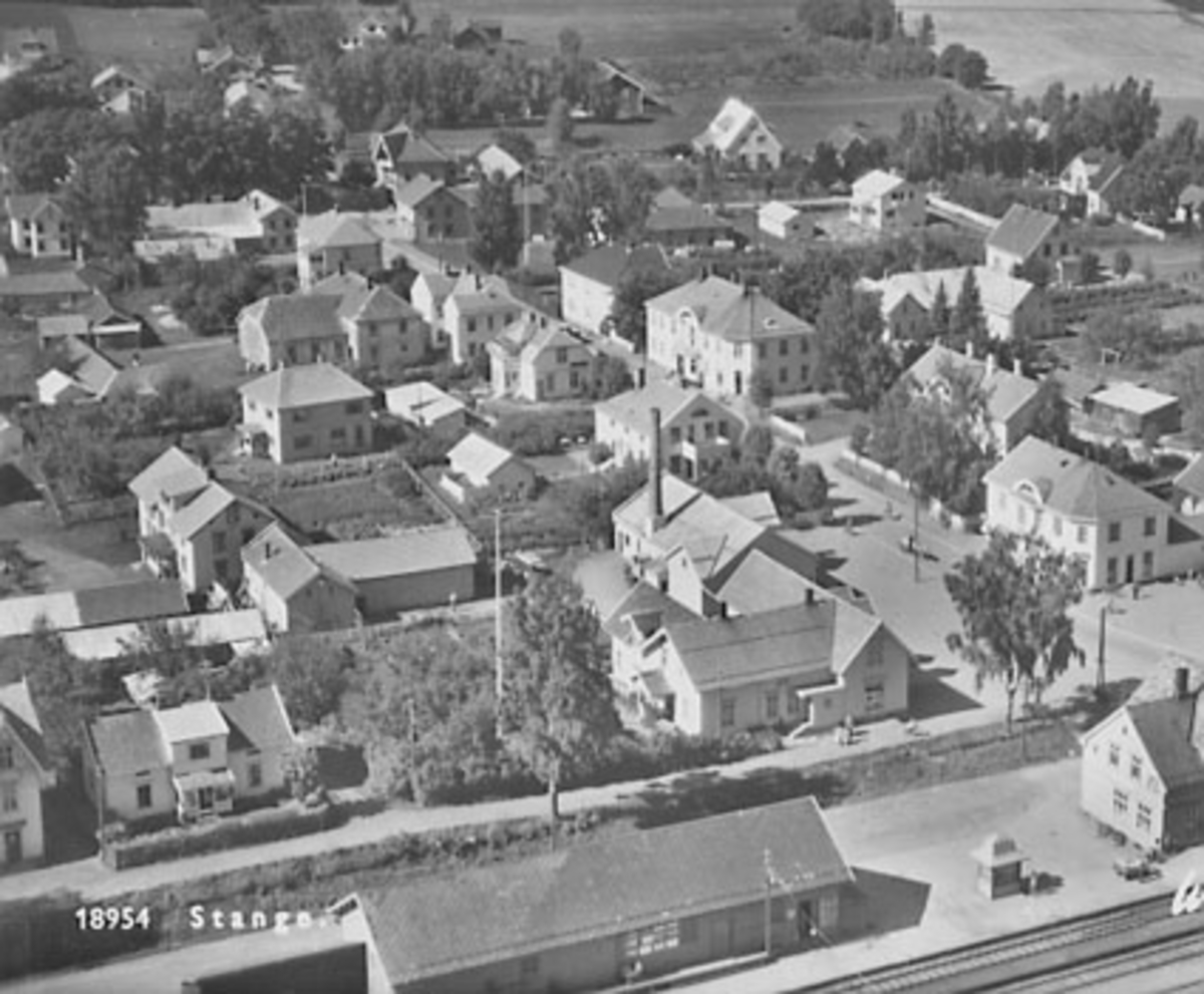 Widerøes Flyveselskap A/S, STANGEBYEN FRA ØST, FLYFOTO