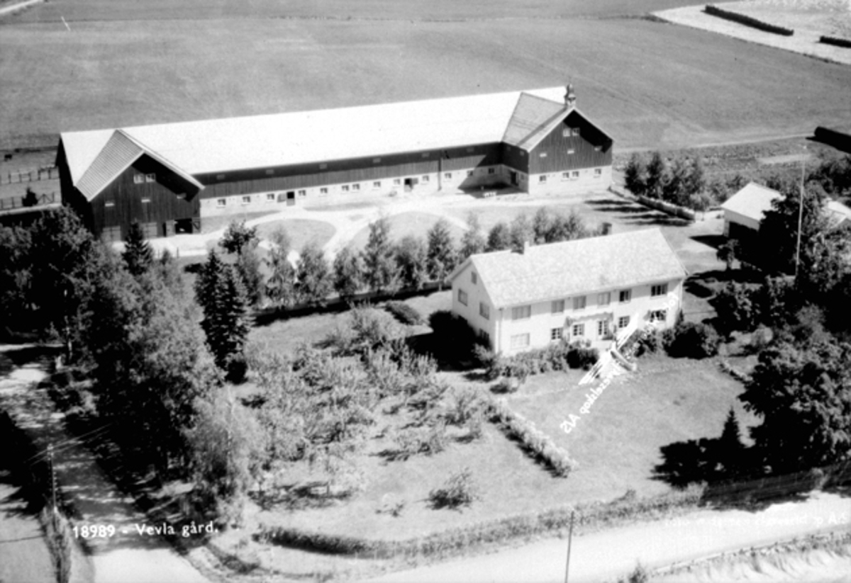 Widerøes Flyveselskap A/S, VEVLA (VEFLEN) GÅRD, FLYFOTO