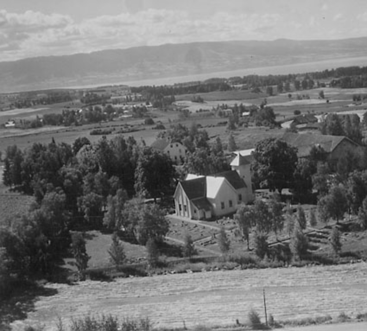 Widerøes Flyveselskap A/S, OTTESTAD KIRKE, FLYFOTO