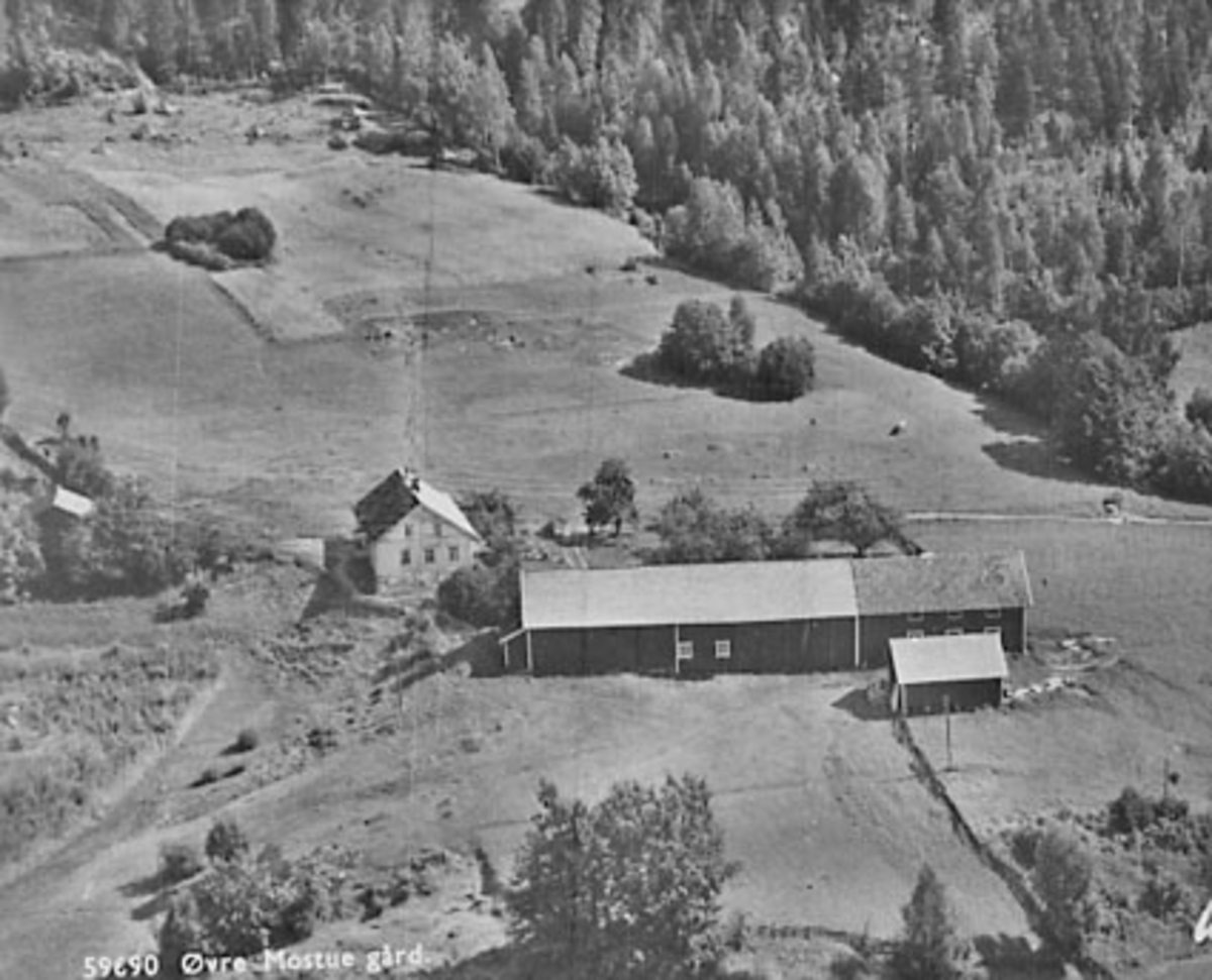 Widerøes Flyveselskap A/S, MOSTUE (MORSTU) ØVRE, STRANDLYKKJA, FLYFOTO