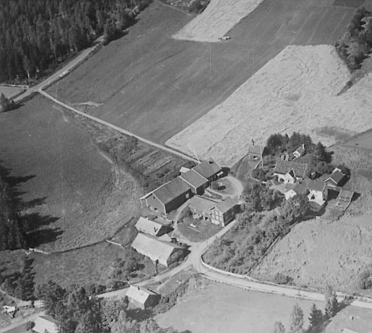 Widerøes Flyveselskap A/S, AUSTAD (OUSTAD) GÅRD, FLYFOTO