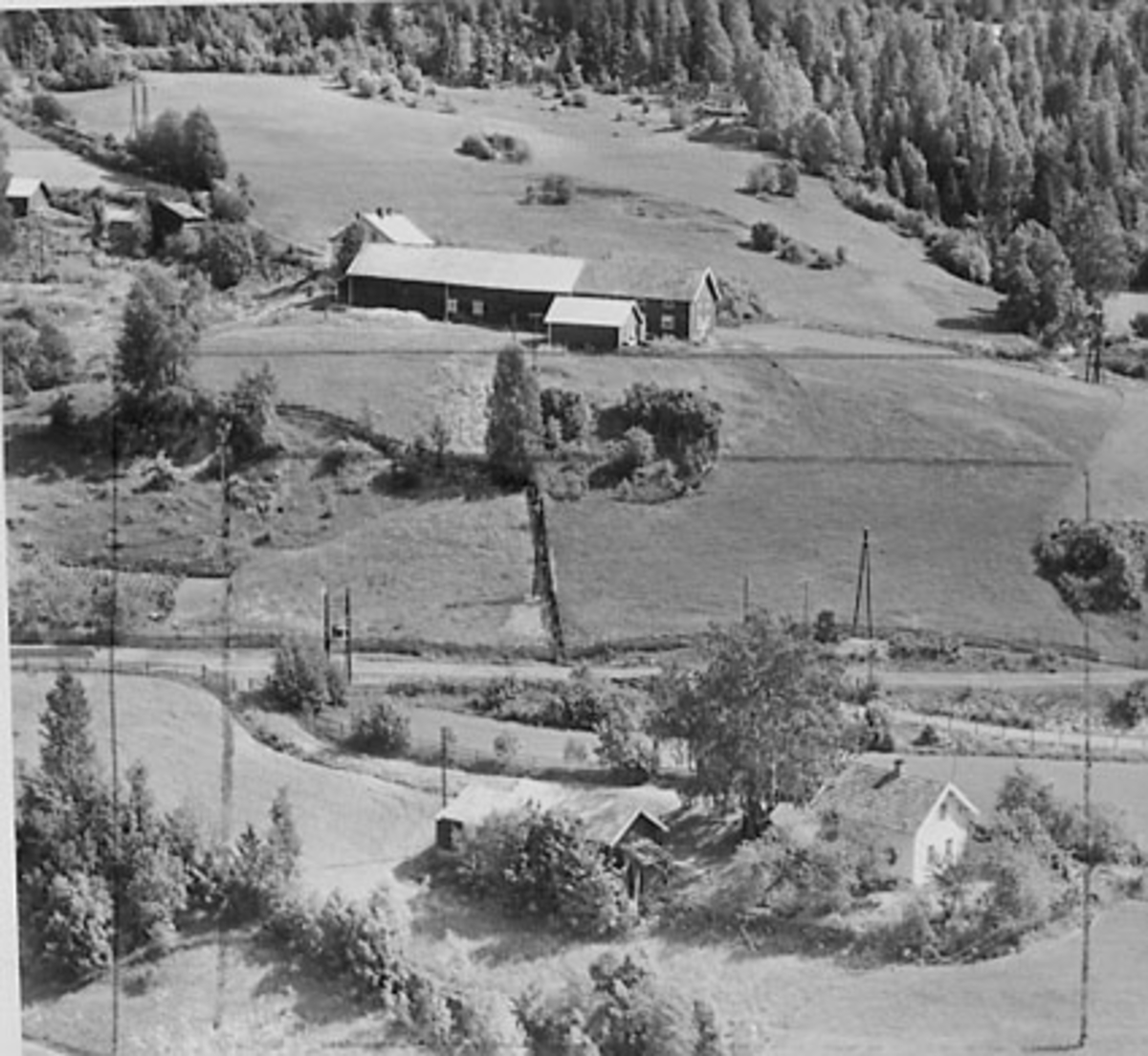 Widerøes Flyveselskap A/S, HABBERSTAD GÅRD, STRANDLYKKJA, FLYFOTO
