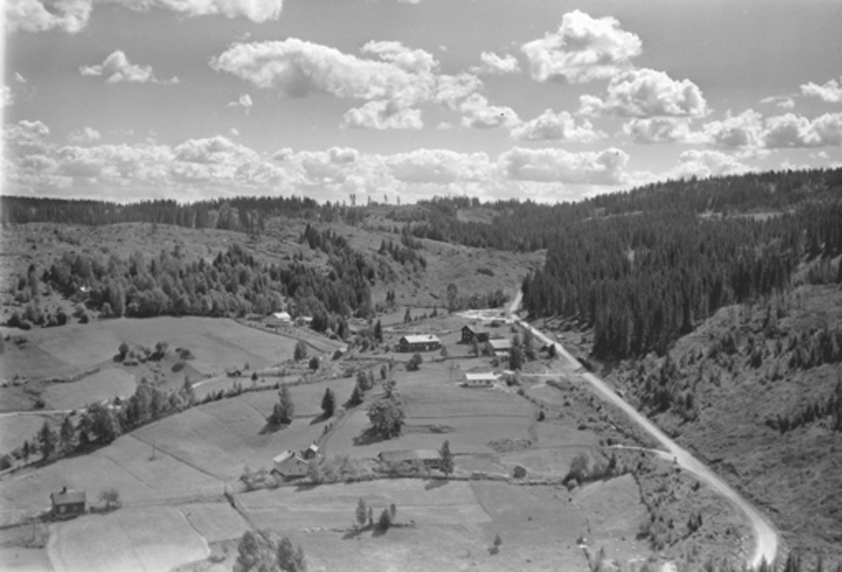 Widerøes Flyveselskap A/S, MOSTUFALLET 406-4, SOLBAKKEN 188-27, FALLET SØNDRE 189-2, ESPA. FLYFOTO