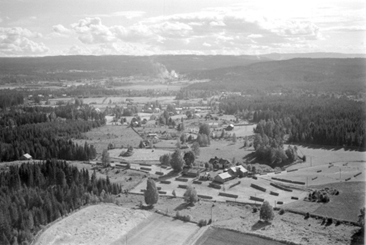 Widerøes Flyveselskap A/S, Kurud gård, Olaroa, Frikirken, Maihaugen, Murgården, Svartelva, Fløta, Soplimkroken i bakgrunnen. Ådalsbruk, Løten.