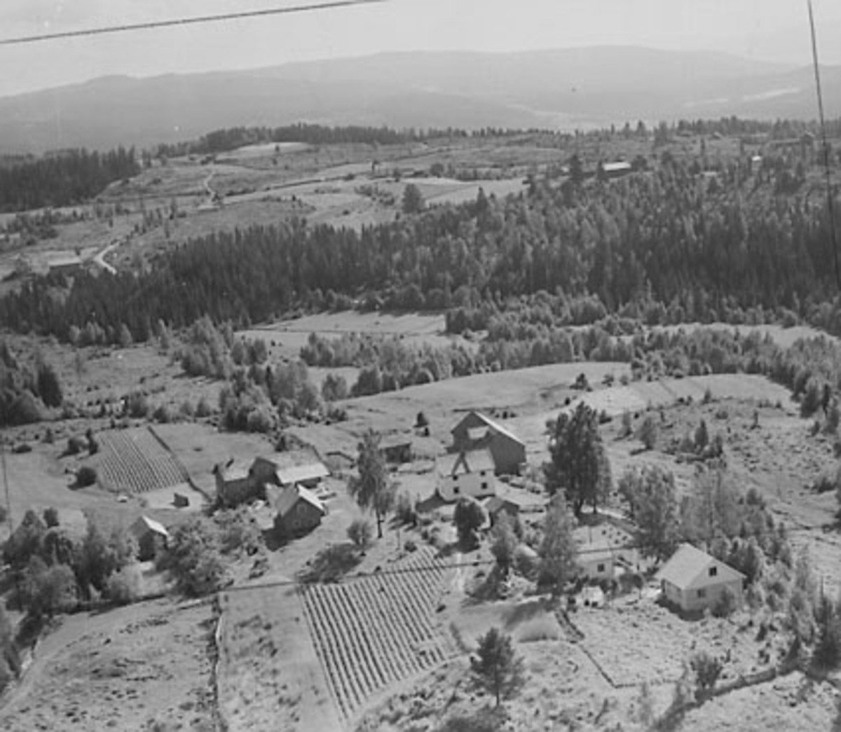 Widerøes Flyveselskap A/S, FLYFOTO SKJELSET LILLE, ÅSVANG