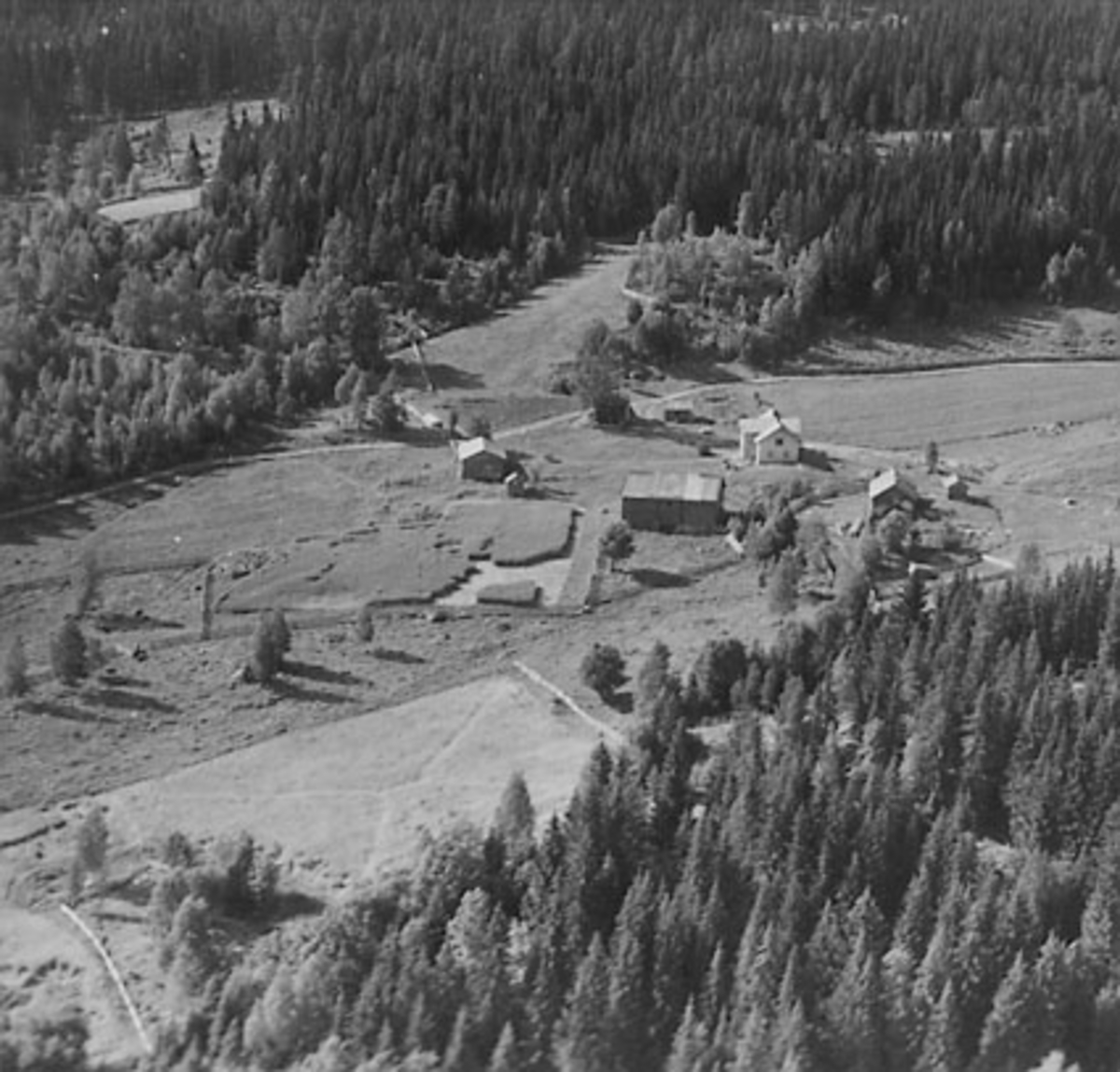 Widerøes Flyveselskap A/S, FLYFOTO SLAGGERUD, ÅSVANG