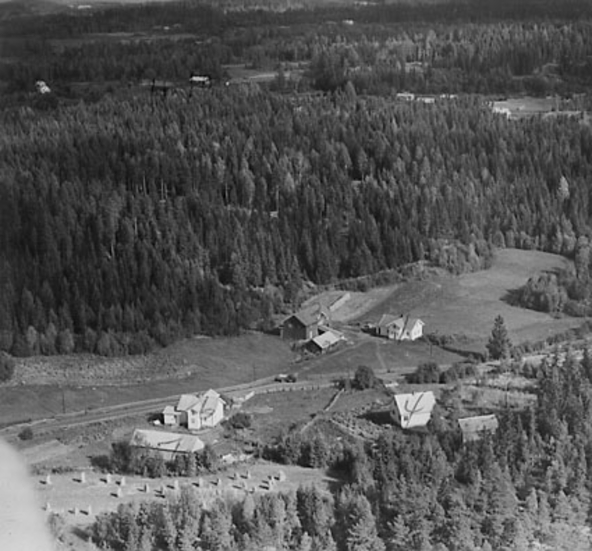 Widerøes Flyveselskap A/S, FLYFOTO BEKKEVOLD, ÅSVANG