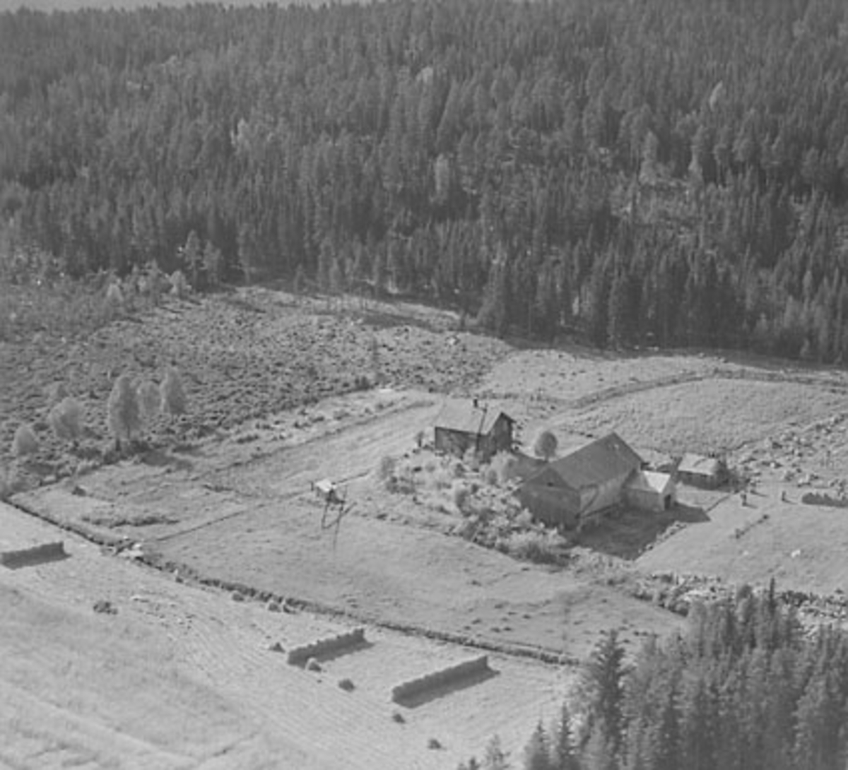 Widerøes Flyveselskap A/S, FLYFOTO FLAGSTAD, ÅSVANG