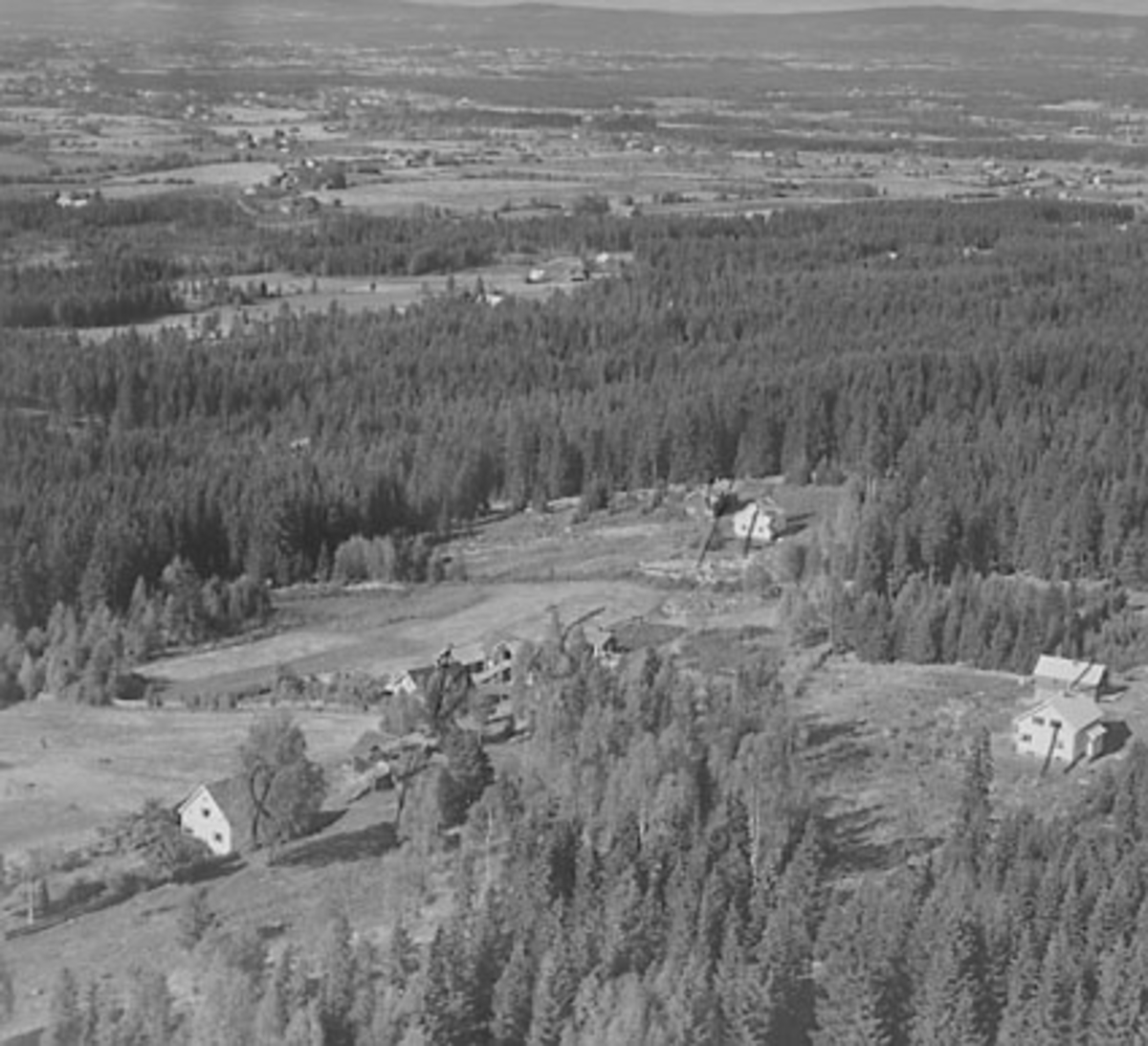 Widerøes Flyveselskap A/S, FLYFOTO LEVANG, ÅSVANG