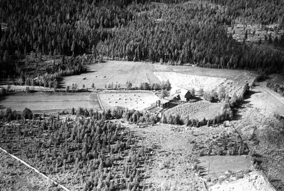 Widerøes Flyveselskap A/S, FLYFOTO STORMOEN 265-1, ÅSVANG
