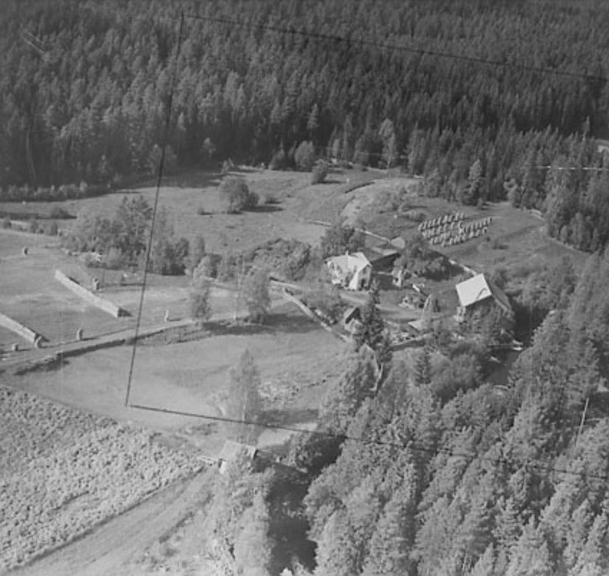 Widerøes Flyveselskap A/S, FLYFOTO SAGBAKKEN, ÅSVANG