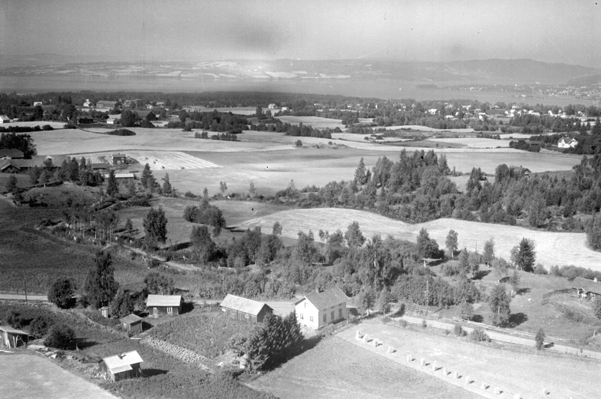Widerøes Flyveselskap A/S, FLYFOTO VIBERGBUTIKKEN 28-2, OTTESTAD