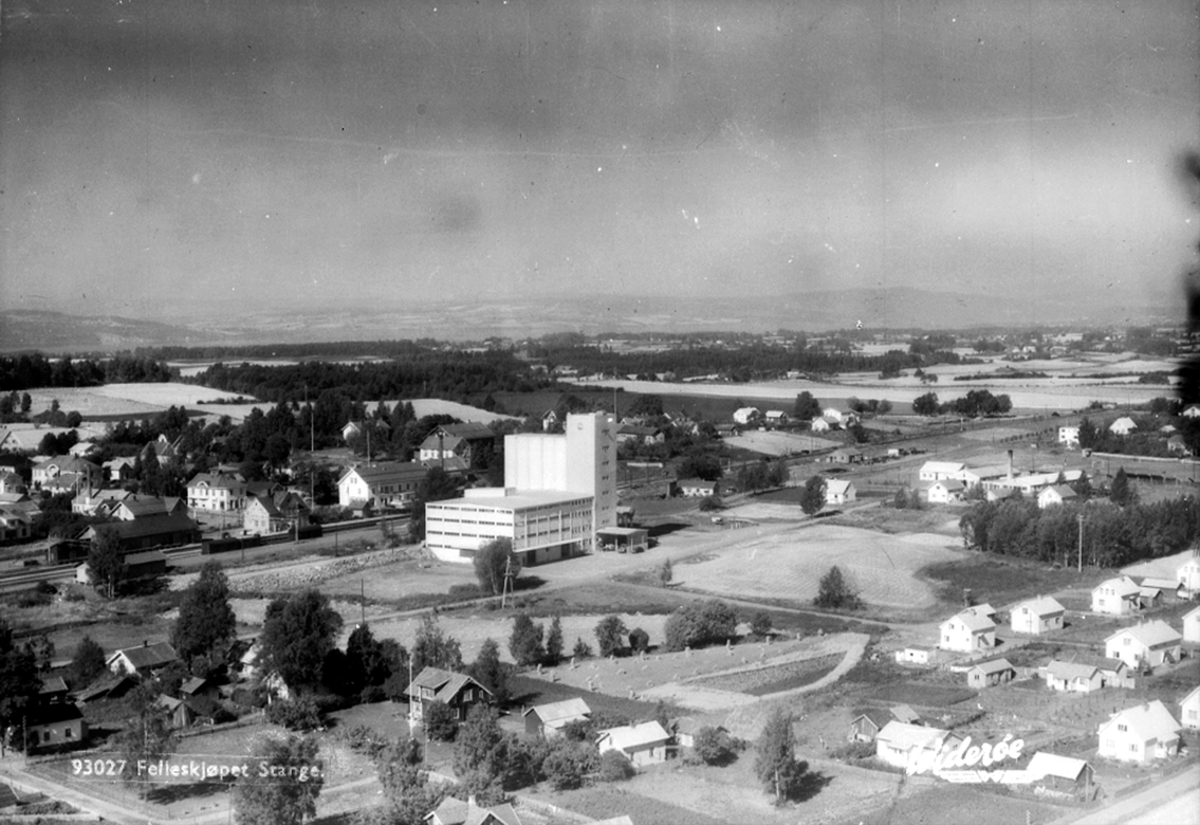 Widerøes Flyveselskap A/S, FLYFOTO FELLESKJØPET KORNSILO, STANGEBYEN