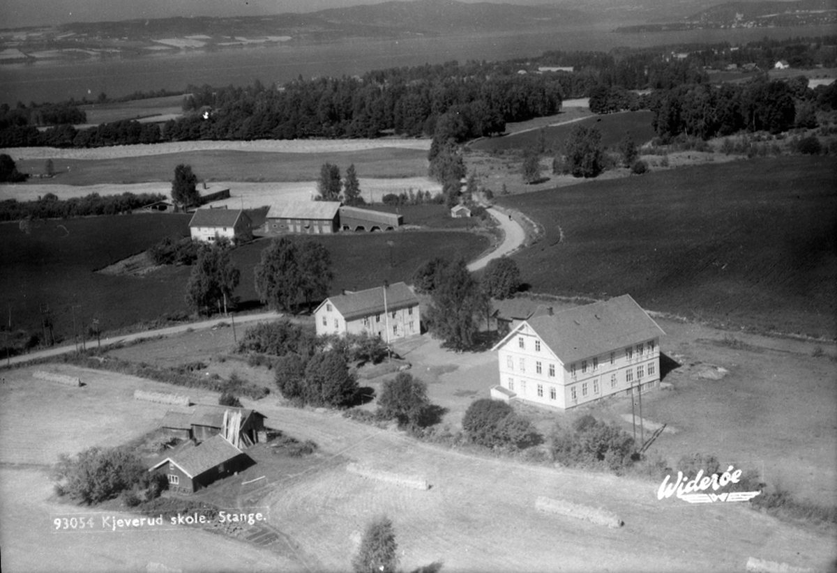 Widerøes Flyveselskap A/S, FLYFOTO KJEVERUD SKOLE, OTTESTAD
