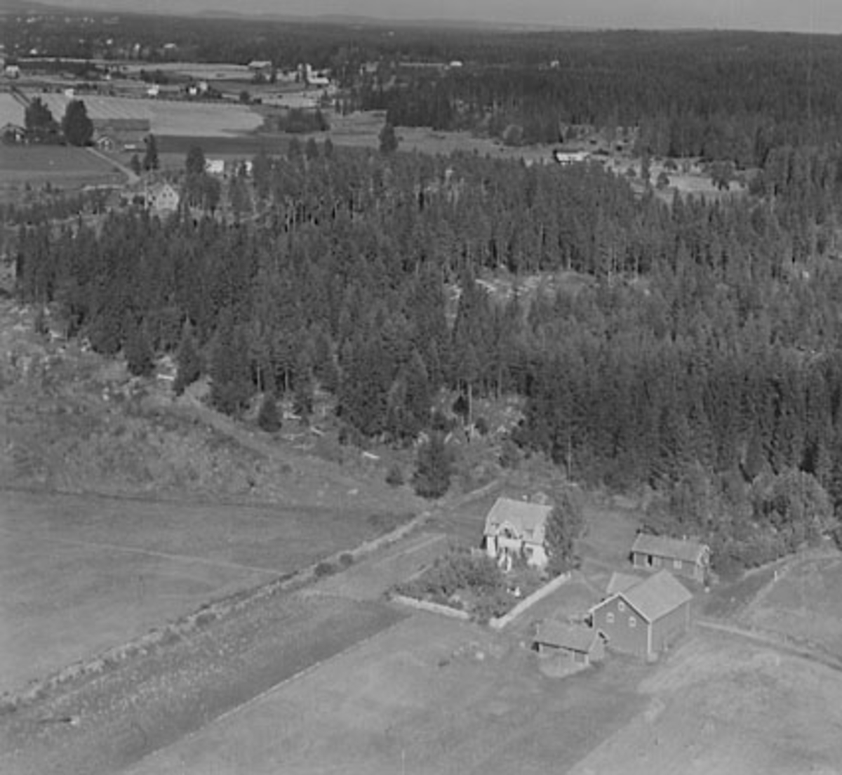 Widerøes Flyveselskap A/S, FLYFOTO HUSENGEN