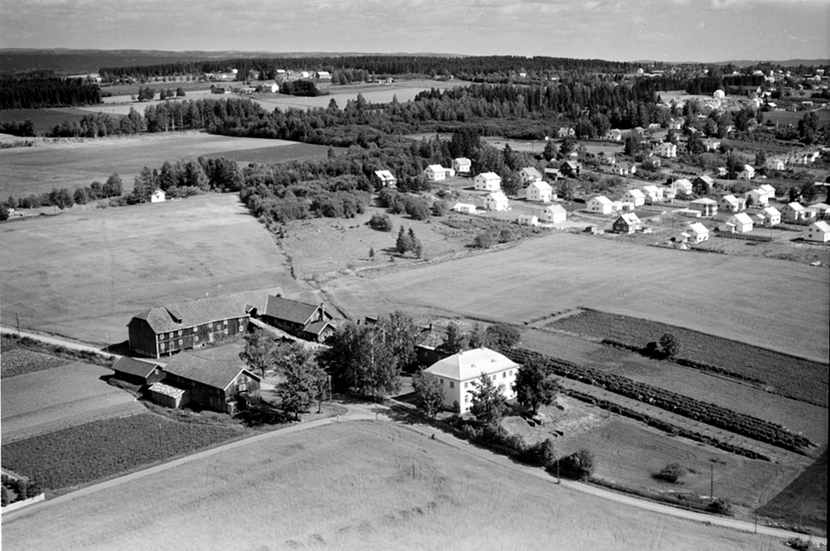 Widerøes Flyveselskap A/S, FLYFOTO KJONERUD GÅRD 6-152, OTTESTAD, NEDRE DEL AV BEKKELAGET