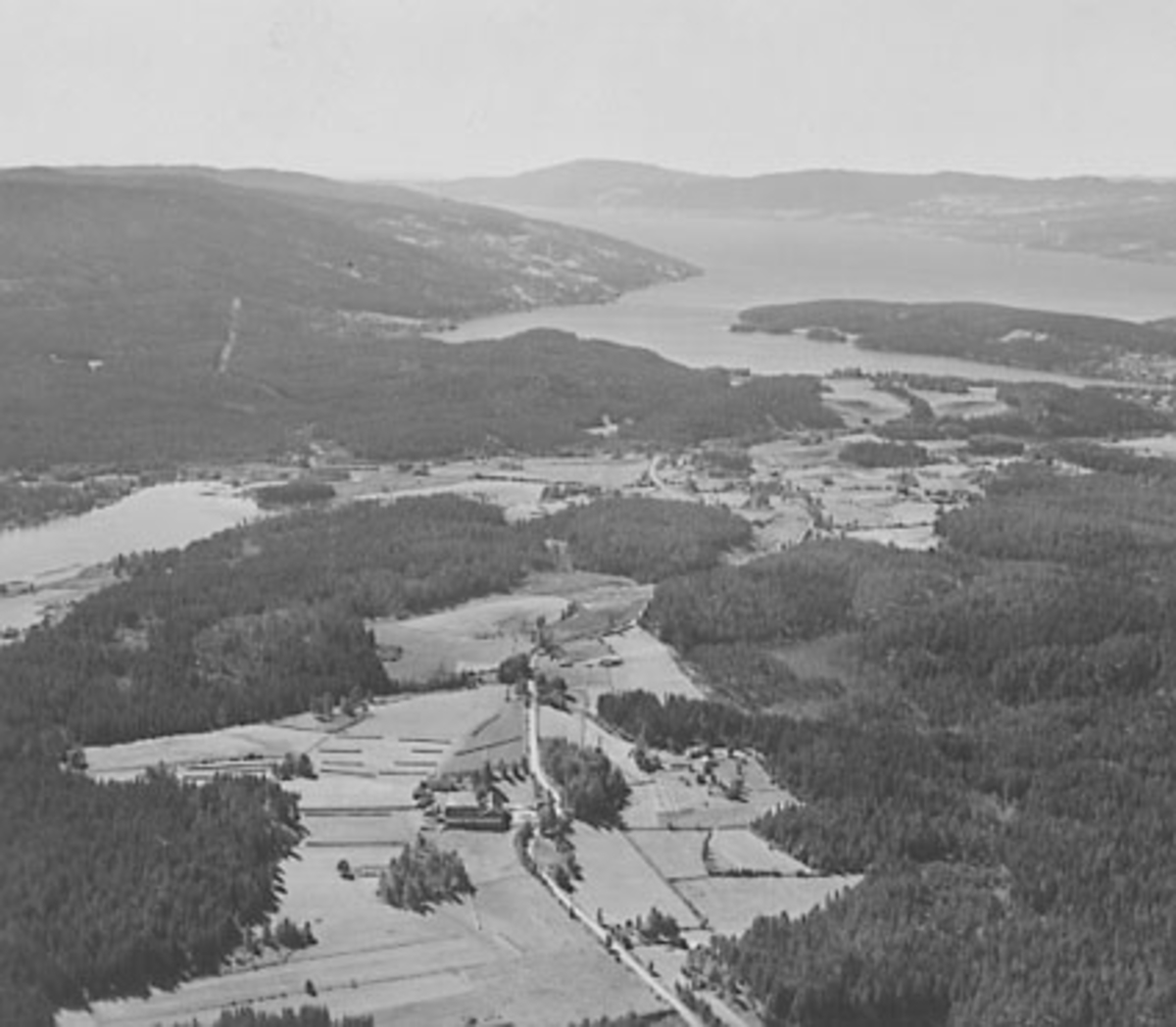 Widerøes Flyveselskap A/S, FLYFOTO OVERSIKT TANGEN, KULTURLANDSKAP