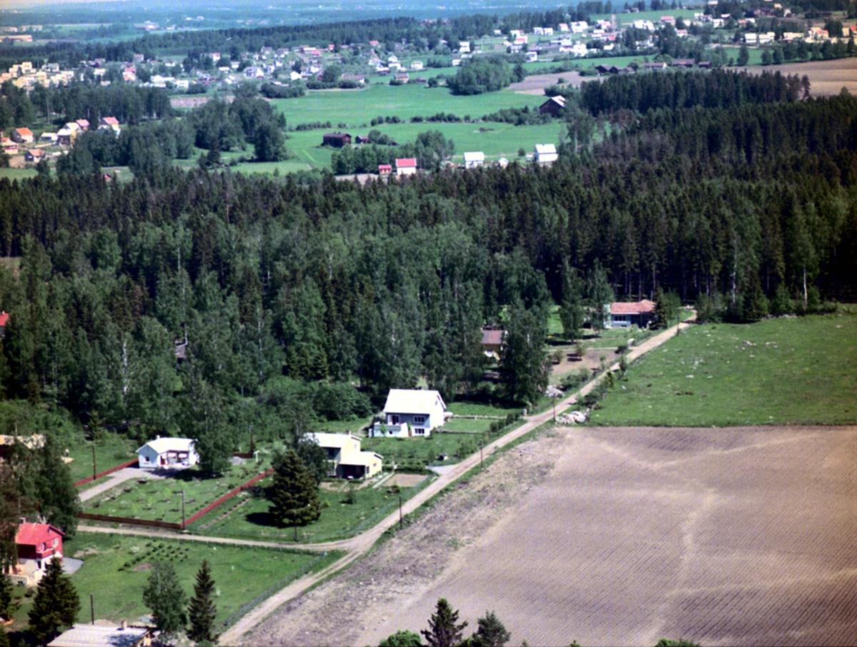 Widerøes Flyveselskap A/S, FLYFOTO MJØSLIVEGEN, NORDSVEENJORDET, OTTESTAD
