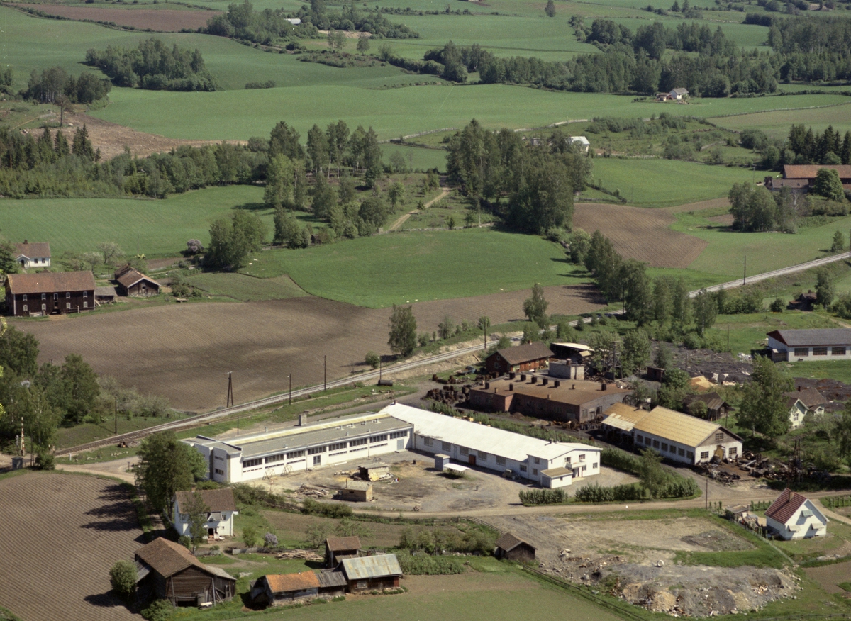 Widerøes Flyveselskap A/S, FLYFOTO METALLEMBALLASJE, FABRIKKOMRÅDE, TUBEFABRIKKEN