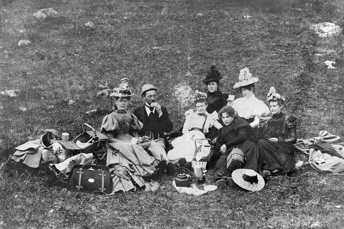 Anno Domkirkeodden, GRUPPE: 7, PICNIKK NR. 1 : ELIDA ØVERGAARD, NORDBRYHN, GUNDA ØVERGAARD
