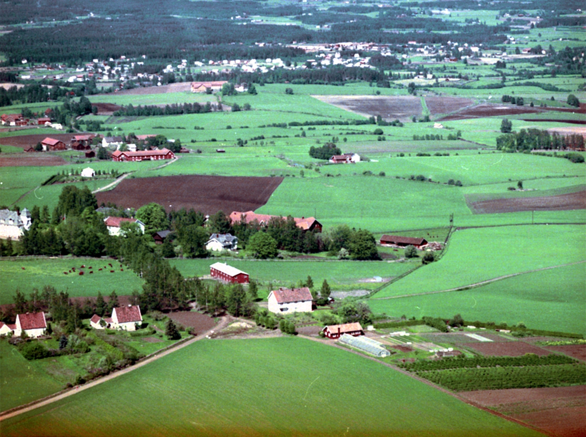 Widerøes Flyveselskap A/S, FLYFOTO JØNSBERG LANDBRUKSSKOLE