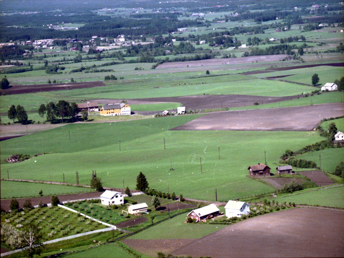 Widerøes Flyveselskap A/S, FLYFOTO LUNDGÅRD, BRUSTAD