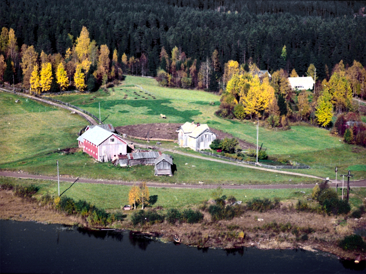 Widerøes Flyveselskap A/S, FLYFOTO STØEN VED HARASJØEN, VALLSET