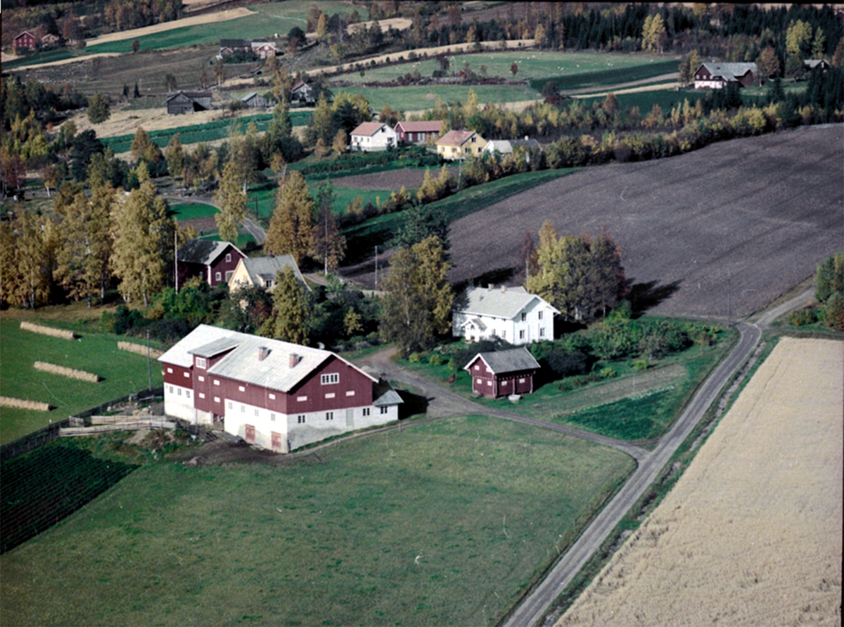 Widerøes Flyveselskap A/S, FLYFOTO AMUNDRUD NORDRE, VALLSET