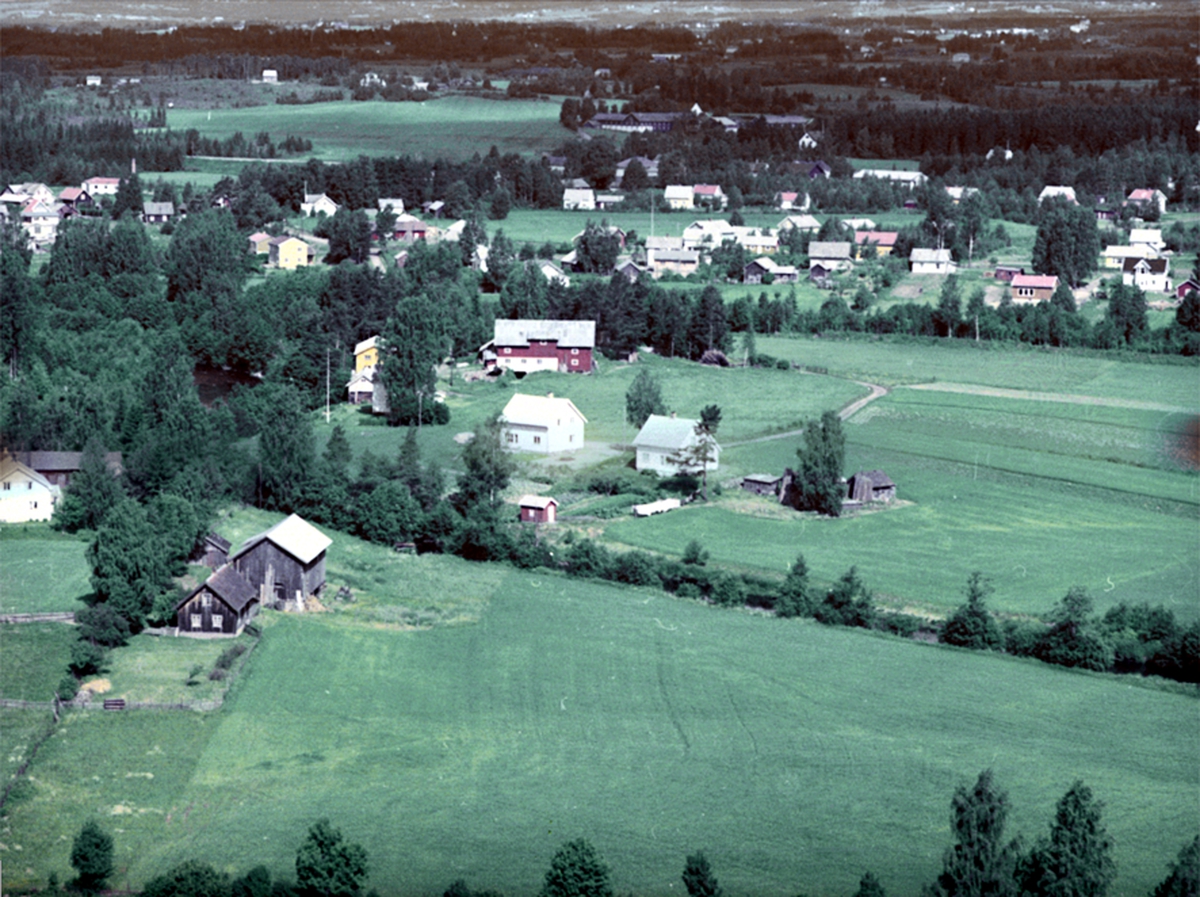 Widerøes Flyveselskap A/S, FLYFOTO HOLMEN NORDRE 211-37, HØYRE GRØNDAL 236-11, VENSTRE SOLBRÅ 236-46, BAK SKOGSTAD 211-9, ILSENG