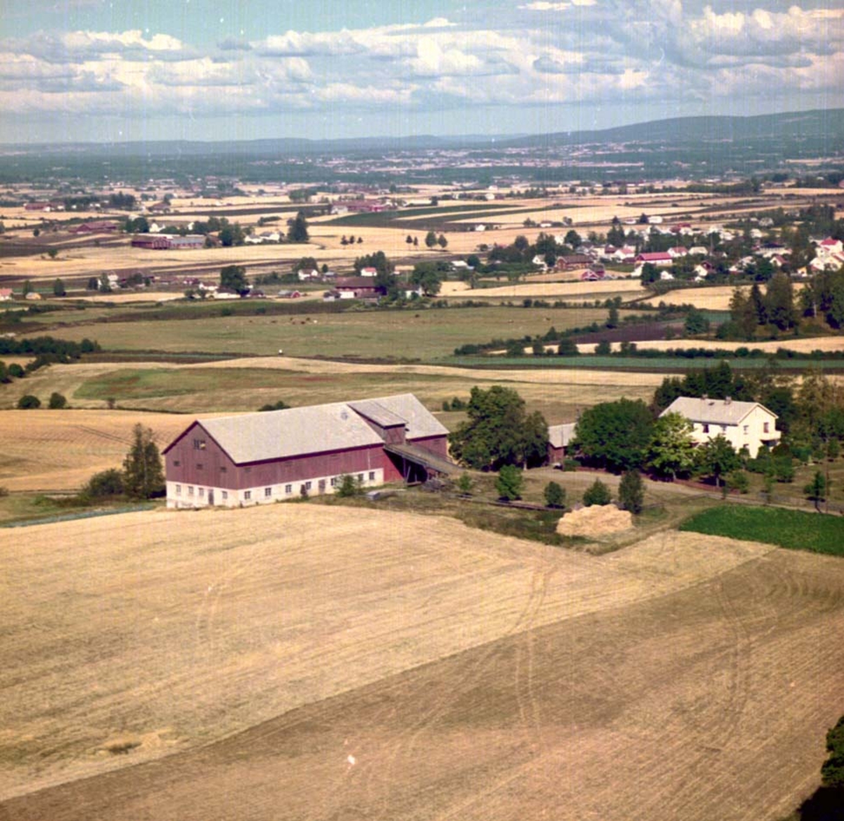 Widerøes Flyveselskap A/S, FLYFOTO GRØNSTAD 106-1, STANGE