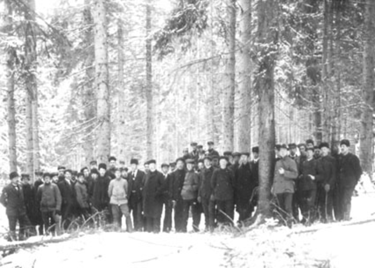 Anno Domkirkeodden, STOR GRUPPE. ELEVER, LÆRERE, SKOGSDAG, JØNSBERG LANDBRUKSSKOLE, VINTER, ROMEDAL,