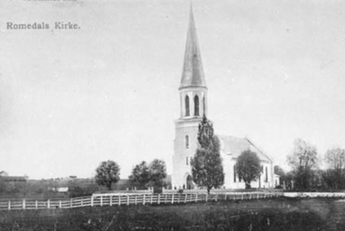 Anno Domkirkeodden, EKSTERIØR: ROMEDAL KIRKE. POSTKORT.