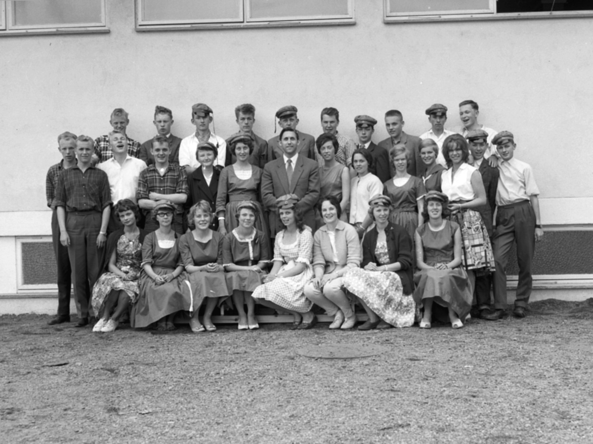 Anno Domkirkeodden, GRUPPE: SKOLEELEVER, KLASSE 3 A, STANGE KOMMUNALE REALSKOLE, 31 ELEVER, LÆRER ANSTEIN BJØRNSTAD