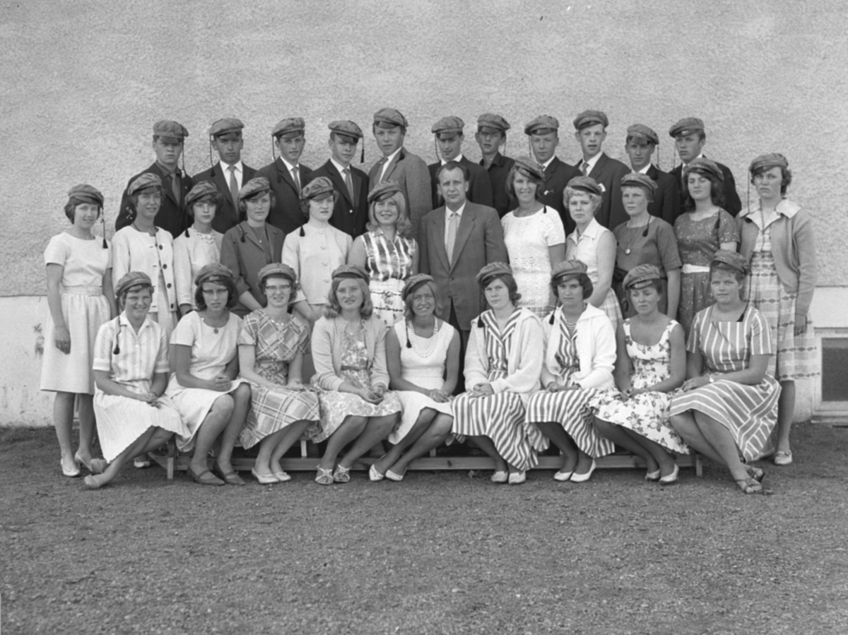 Anno Domkirkeodden, GRUPPE: SKOLEELEVER, KLASSE, STANGE KOMMUNALE REALSKOLE, 31 ELEVER, RUSS, LÆRER O. TOVERUD