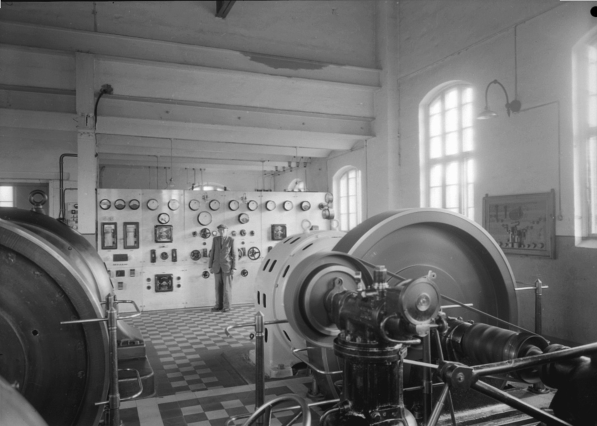 Anno Domkirkeodden, INTERIØR: TURBIN, FOSSELVA KRAFTSTASJON, FOSSELVEN ELEKTRISTETSVERK, TANGENSE BOKA FOLK OG KRAFT STANGE ENERGI 1916-2006 S. 18.
