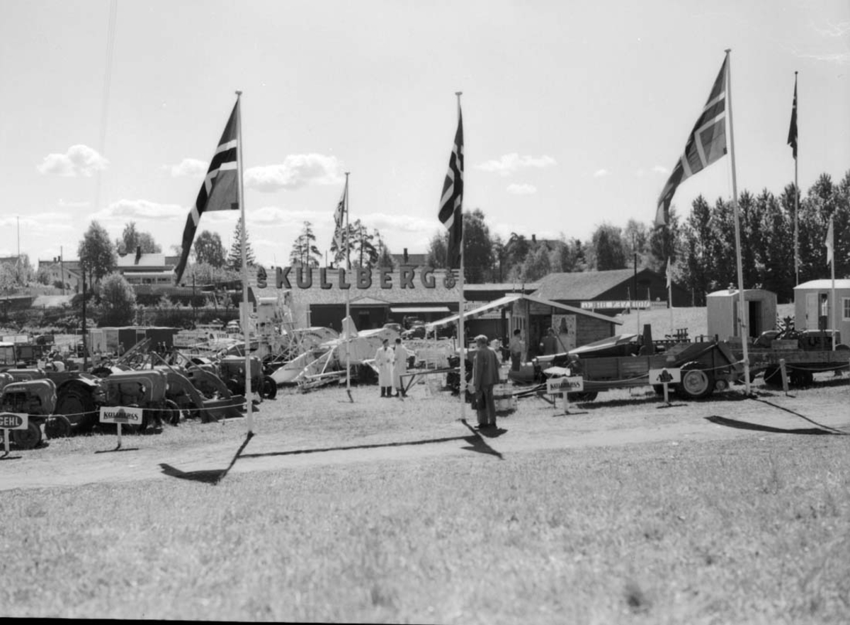 Anno Domkirkeodden, STANGE BYGDEUTSTILLING, UTSTILLINGSPLASSEN, HAMAR, TRAKTORER, FLAGG, A/S KULLBERG