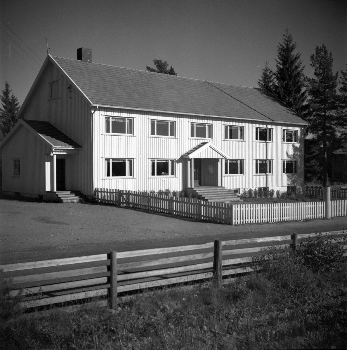 Anno Domkirkeodden, EKSTERIØR: HERREDSHUSET, ROMEDAL