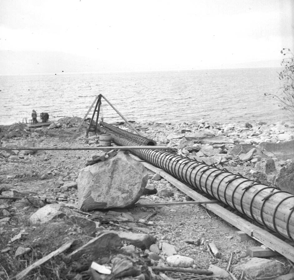 Anno Domkirkeodden, STANGE KOMMUNE, VANNVERKET, RØRLEGGING, INNTAKS OG SUGELEDNINGEN DRAS I MJØSA, 120 METER, STUBBEBRYTERSE ÅRBOKA GAMMALT FRÅ STANGE OG ROMEDAL 2006 S. 173
