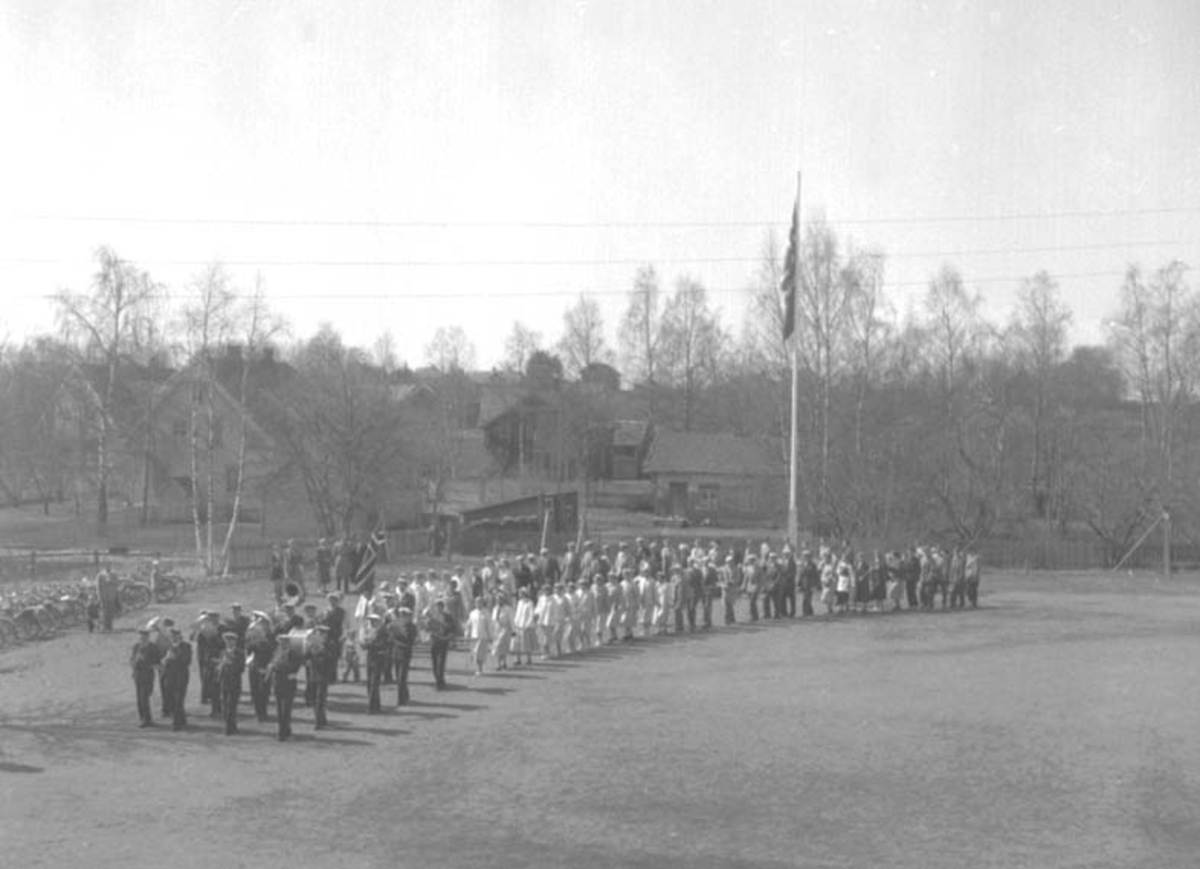 Anno Domkirkeodden, 17 MAI TOG, FLAGG, FOLK,