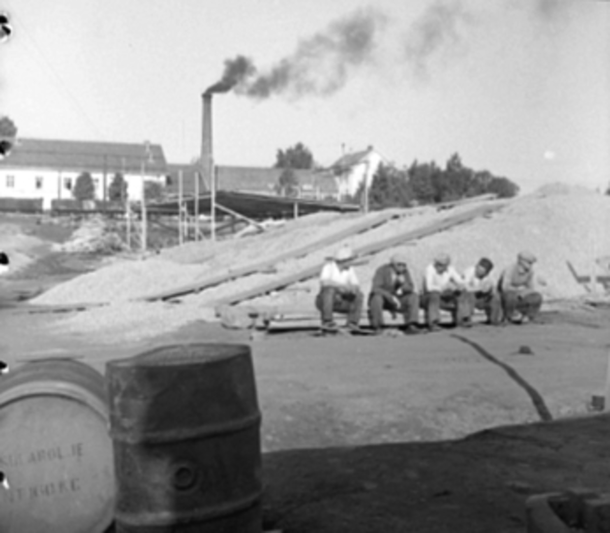 Anno Domkirkeodden, BYGGING, FELLESKJØPETS MØLLE, SILOEN BYGGES, PAUSE I ARBEIDET