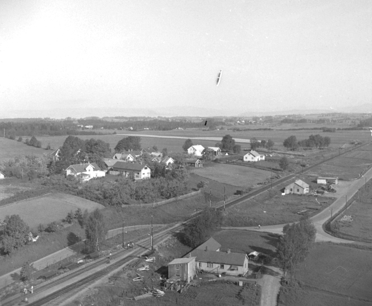 Anno Domkirkeodden, OVERSIKT STANGEBYEN, JERNBANELINJA, MOT VEST, HAMAR-ROMEDAL VEGEN, EIENDOMMER TIL:JENDAL, ØVERGÅRD, A. , HALVORSEN, LINA, ALM, ESTER